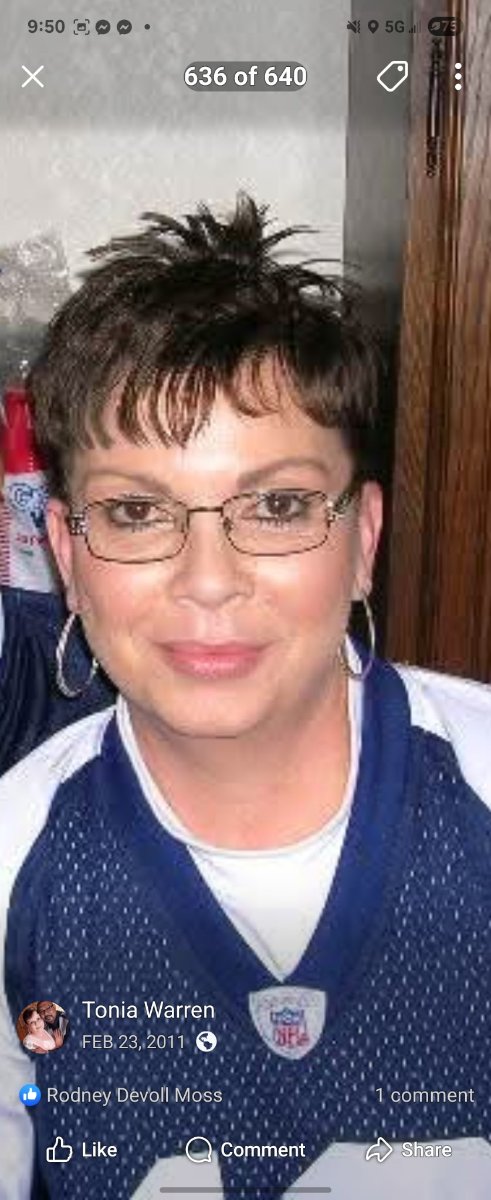 Photo of Tonia Warren